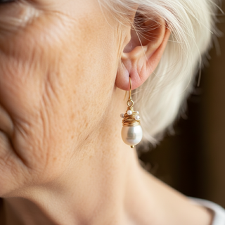 Goldene Perlen Ohrringe für Damen – Elegante Hängende Ohrringe mit Weißer Perle