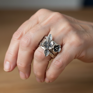 Damen Ring Silberfarben – Breiter Ring mit Floralem Blumen-Design