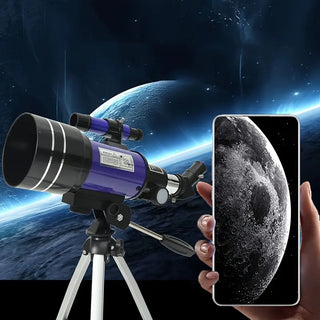 Astronomisches Teleskop mit Stativ und Okularen