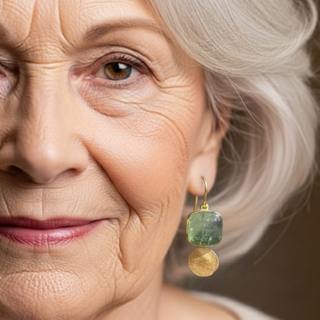 Elegante Damen Ohrringe in Gold Optik – Mit grünem Edelstein-Look