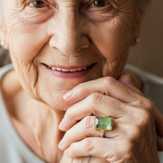 Damen Ring mit Grünem Edelstein – Rechteckiger Ring im Vintage-Stil
