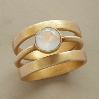 Damen Ring Goldfarben – Mehrreihiger Bandring mit Rundem Stein und Modernem Design