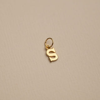 Damen Halskette mit Buchstaben – Initialen Kette mit Mehreren Anhängern in Goldoptik